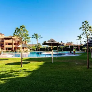 ático En Urbanización De Lujo En Playa Granada Apartamento